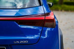 Lexus UX200 2019 года  (MY)